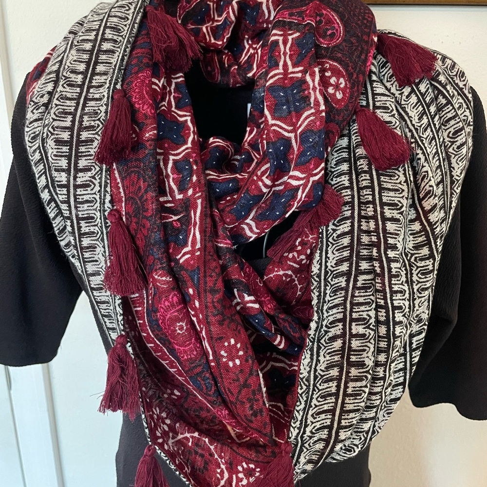 Stella & Dot Red and Black Patterned Scarf